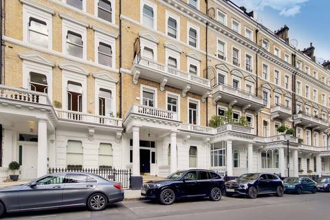 3 bedroom flat to rent, Queens Gate Gardens, South Kensington, London, SW7