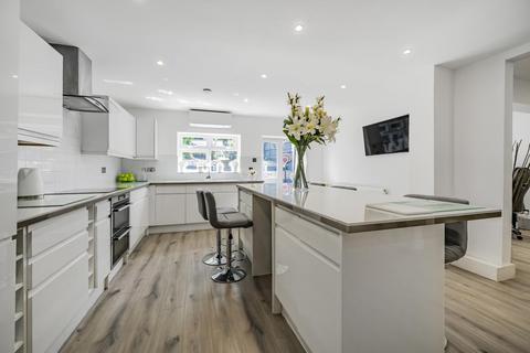 85 Chestnut Avenue, West Wickham, BR4 9EU
