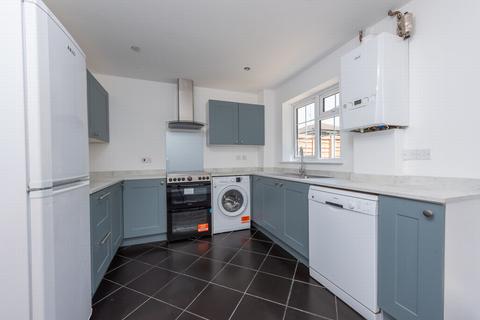 2 bedroom house to rent, The Potteries, Farnborough, GU14