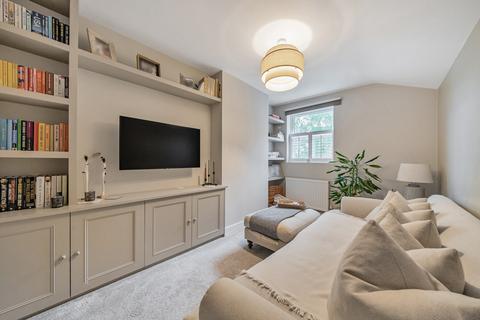3 bedroom flat to rent, 92 Haydons Road, London SW19