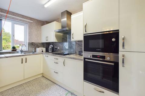 2 bedroom ground floor flat for sale, Guardian Close, Poole Road, Fulwood, PR2 8EX