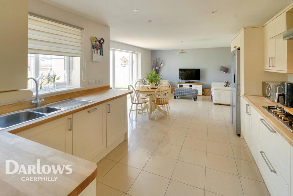 Valley View, Hengoed 5 bed detached house for sale £390,000