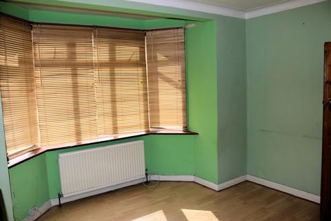 4 bedroom terraced house to rent, Eastern Avenue, Ilford IG2