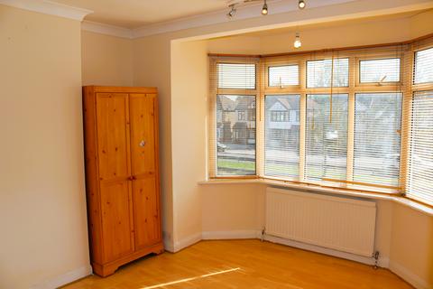 4 bedroom terraced house to rent, Eastern Avenue, Ilford IG2