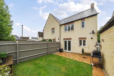 10 Flax Crescent, Carterton, OX18 1NA