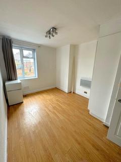 Studio to rent, Hendon , London NW4