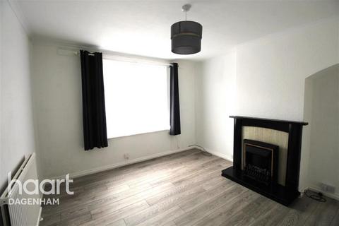 3 bedroom end of terrace house to rent, Fitzstephens Road