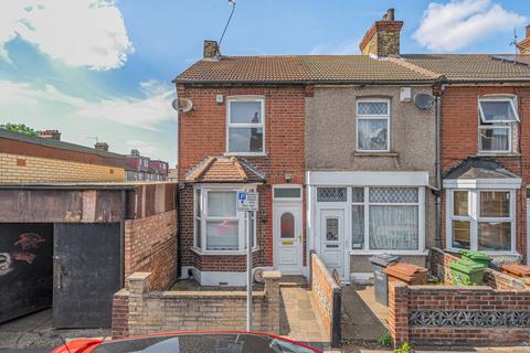 2 bedroom end of terrace house for sale, St. Johns Road, Barking