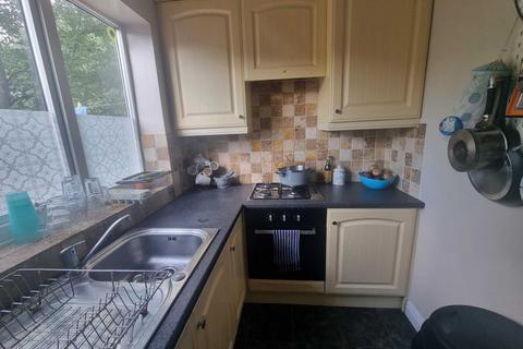 2 bedroom end of terrace house to rent, Thornie View, Dewsbury