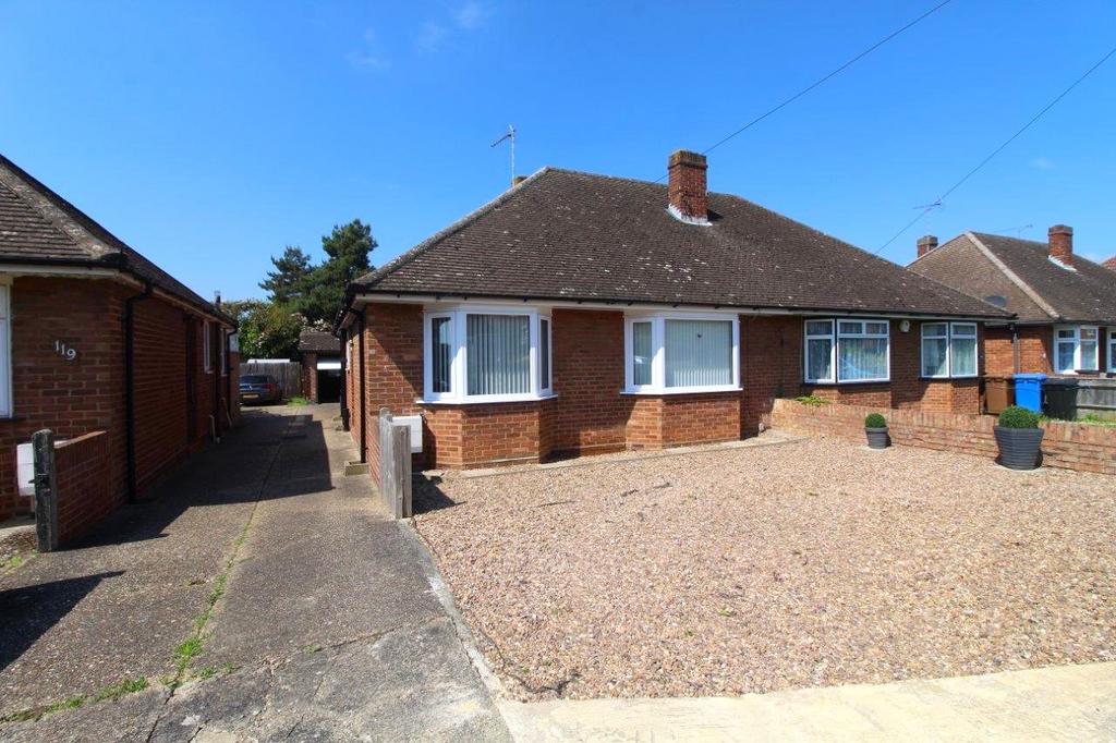 Chesterfield Drive, Ipswich, IP1 2 bed bungalow for sale £270,000