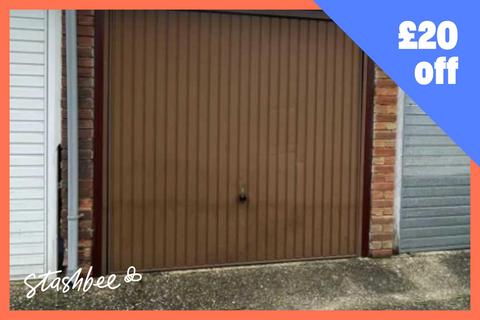 Garage to rent, Brook Close, Owlsmoor GU47