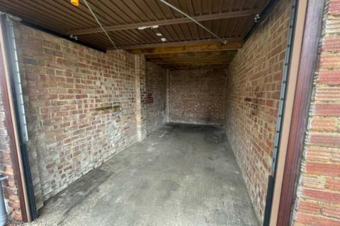 Garage to rent, Brook Close, Owlsmoor GU47