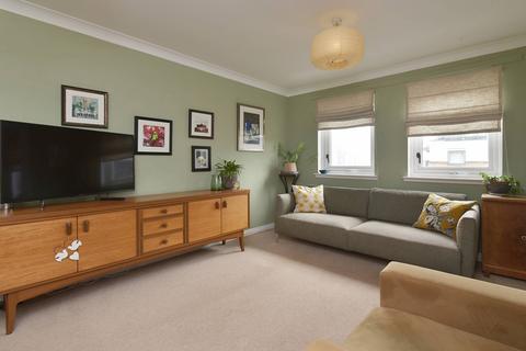 2 bedroom flat for sale, 17/7 Rennie's Isle, Leith, Edinburgh, EH6 6QB
