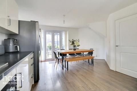 123 Broadhurst Place, Basildon, SS14 2FA