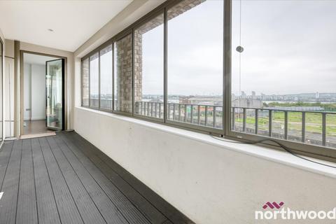 2 bedroom flat for sale, 3 Lock Side Way, London, E16