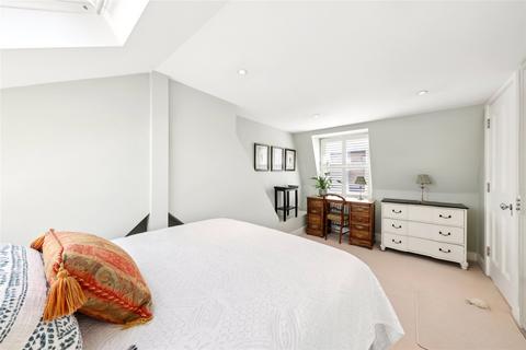 3 bedroom terraced house to rent, Elsley Road, London, SW11