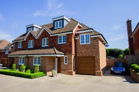 4 bedroom semi-detached house for sale, Within Easy Reach to Cranbrook Shops & Schools