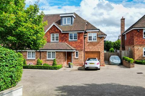 4 bedroom semi-detached house for sale, Within Easy Reach to Cranbrook Shops & Schools