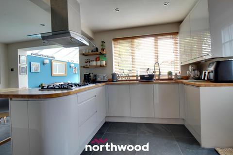 14 Bellwood Crescent, Thorne, Doncaster, DN8 4BA
