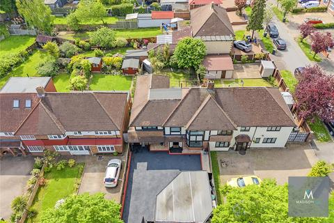 5 bedroom semi-detached house for sale, Fencepiece Road, Essex IG7