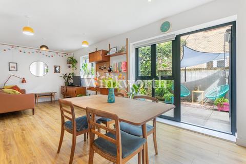 2 bedroom apartment for sale, Whitbread Close, London, N17