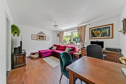 2 bedroom flat for sale, Azalea Court, Bridle Path, Woodford Green, IG8