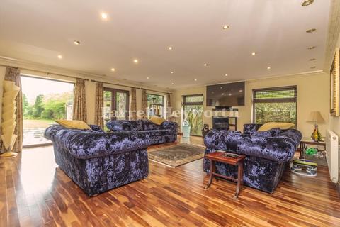 Melijane Division Lane, Blackpool, FY4 5EA