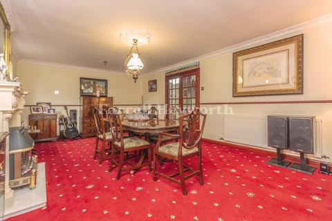 Melijane Division Lane, Blackpool, FY4 5EA
