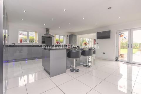 Melijane Division Lane, Blackpool, FY4 5EA