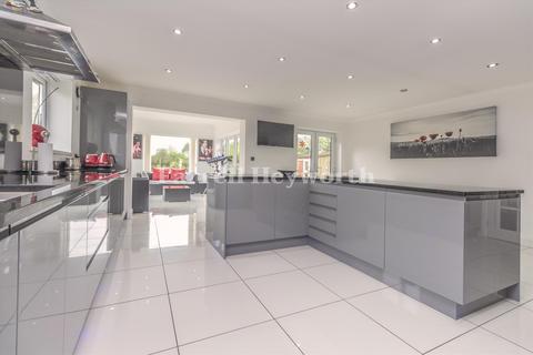 Melijane Division Lane, Blackpool, FY4 5EA