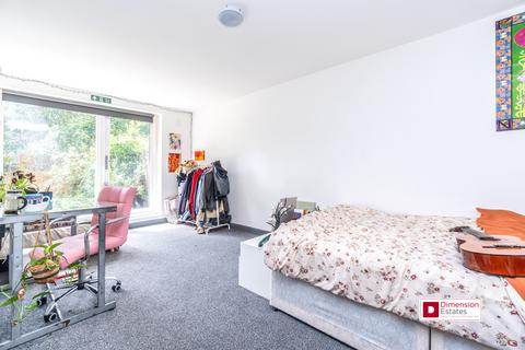 5 bedroom maisonette to rent, Lawrence Close,  Bow, Mile End, London, E3