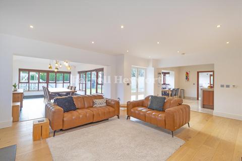 4 bedroom detached house for sale, Garstang Road East, Poulton Le Fylde FY6