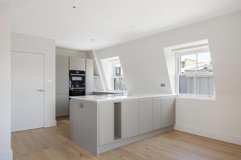 2 bedroom flat for sale, Northcote Road, London, SW11