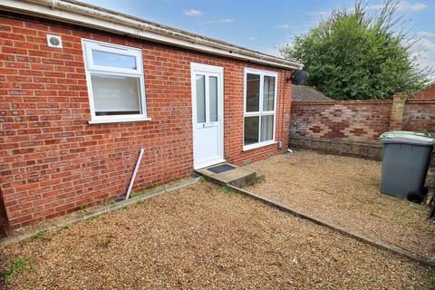 1 bedroom semi-detached bungalow to rent, Neville Road, Norwich NR7