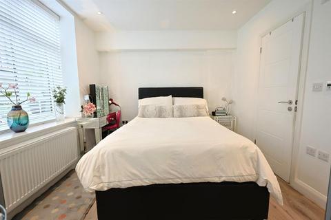 1 bedroom flat for sale, Hale Lane, Edgware HA8