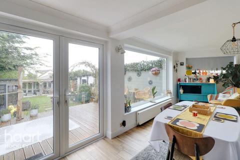 5 High Mead, Hockley, SS5 4QG