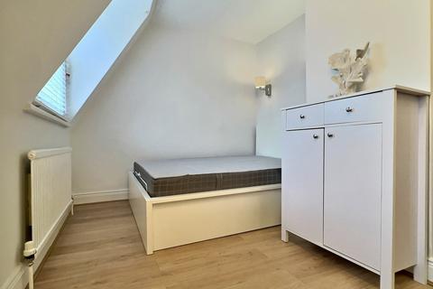 1 bedroom apartment to rent, Egerton Gardens, London, SW3