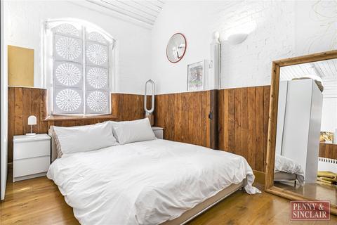 1 bedroom apartment to rent, Chesterton Court, Chesterton
