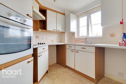 2 bedroom flat for sale, Station Road, Clacton-On-Sea