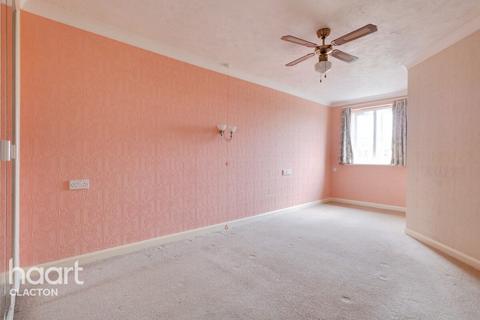 2 bedroom flat for sale, Station Road, Clacton-On-Sea