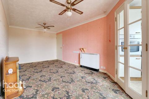 2 bedroom flat for sale, Station Road, Clacton-On-Sea