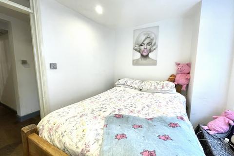 2 bedroom duplex for sale, High Road, Willesden Green, NW10