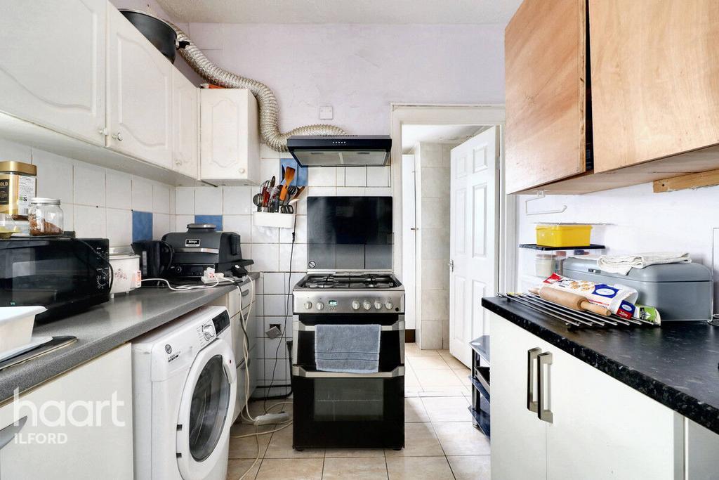 Francis Avenue, Ilford 3 bed terraced house for sale £400,000
