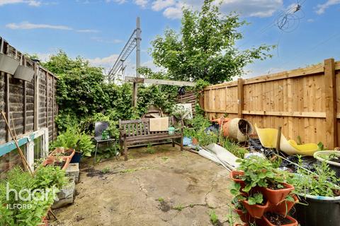 3 bedroom terraced house for sale, Francis Avenue, Ilford