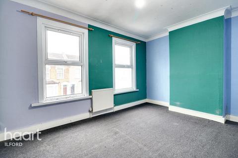 3 bedroom terraced house for sale, Francis Avenue, Ilford