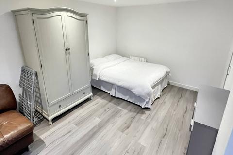 Studio to rent, Fengate, Peterborough PE1