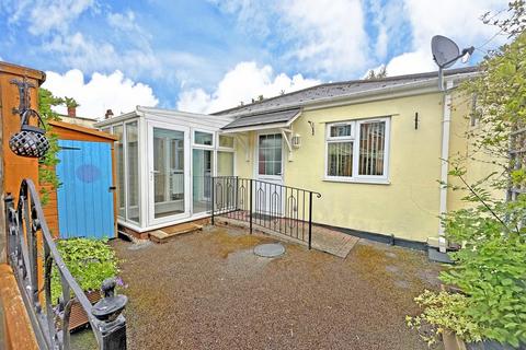 1 bedroom detached bungalow for sale, St Thomas, Exeter