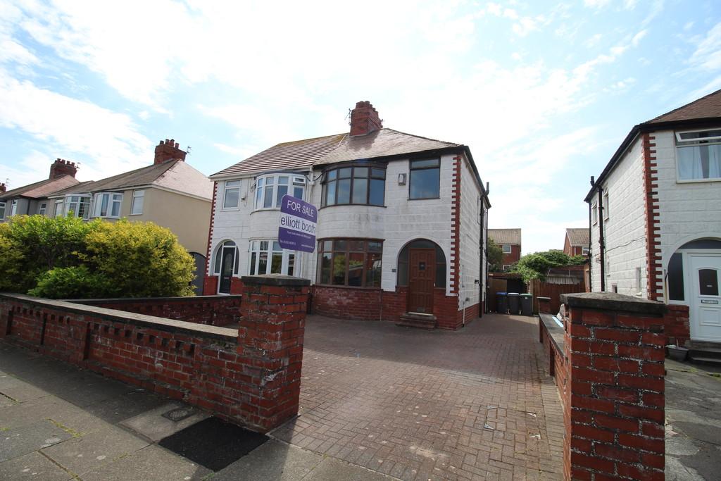 Albany Avenue, Blackpool FY4 3 bed semidetached house for sale £169,950