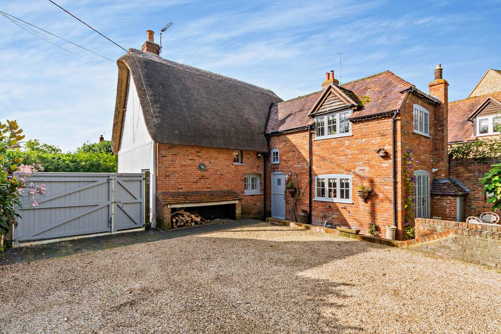 Watlington OX49 3 bed cottage for sale £750,000