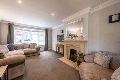 12 Bartons Drive, Yateley, GU46 6DP